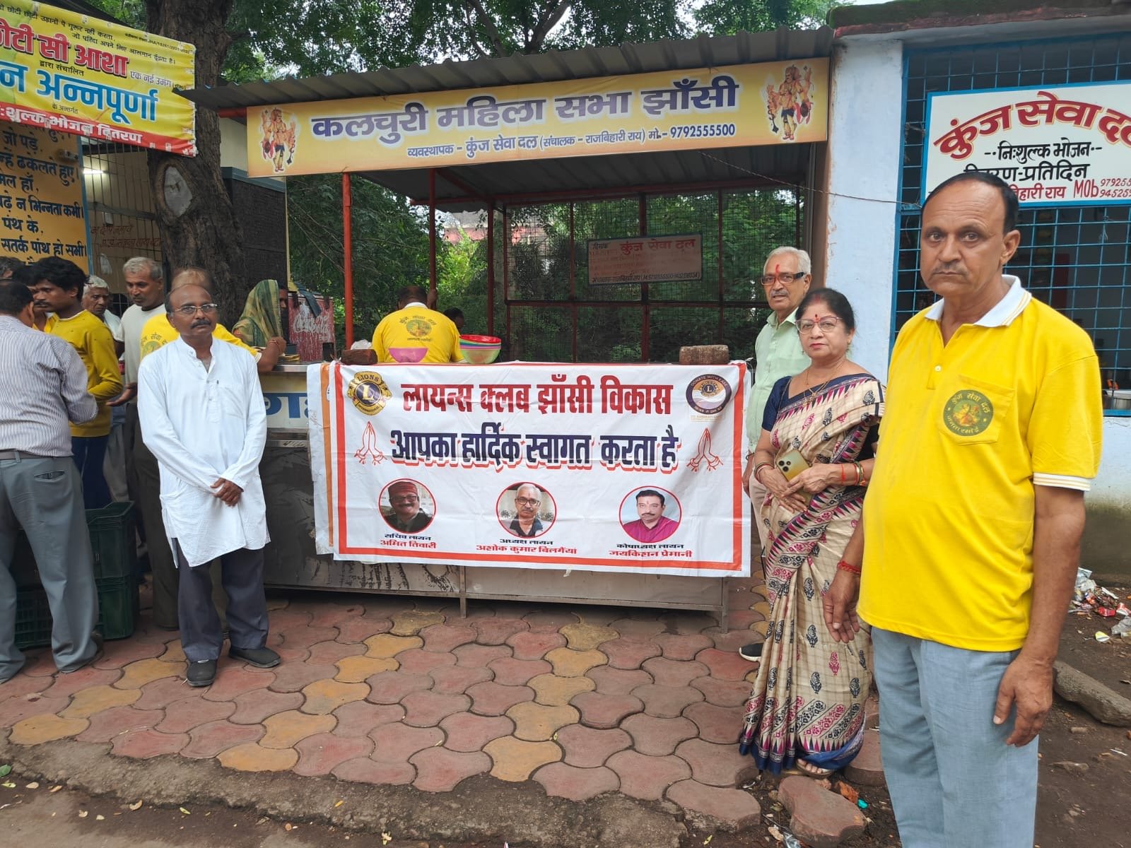 Food Distribution-Lions Club Jhansi Vikash