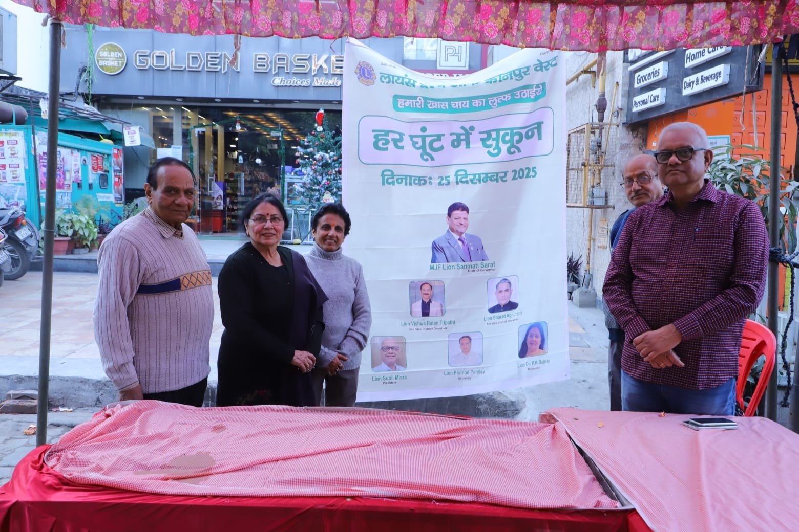 Lions Club Kanpur West-Tea and Biscuit Distribution