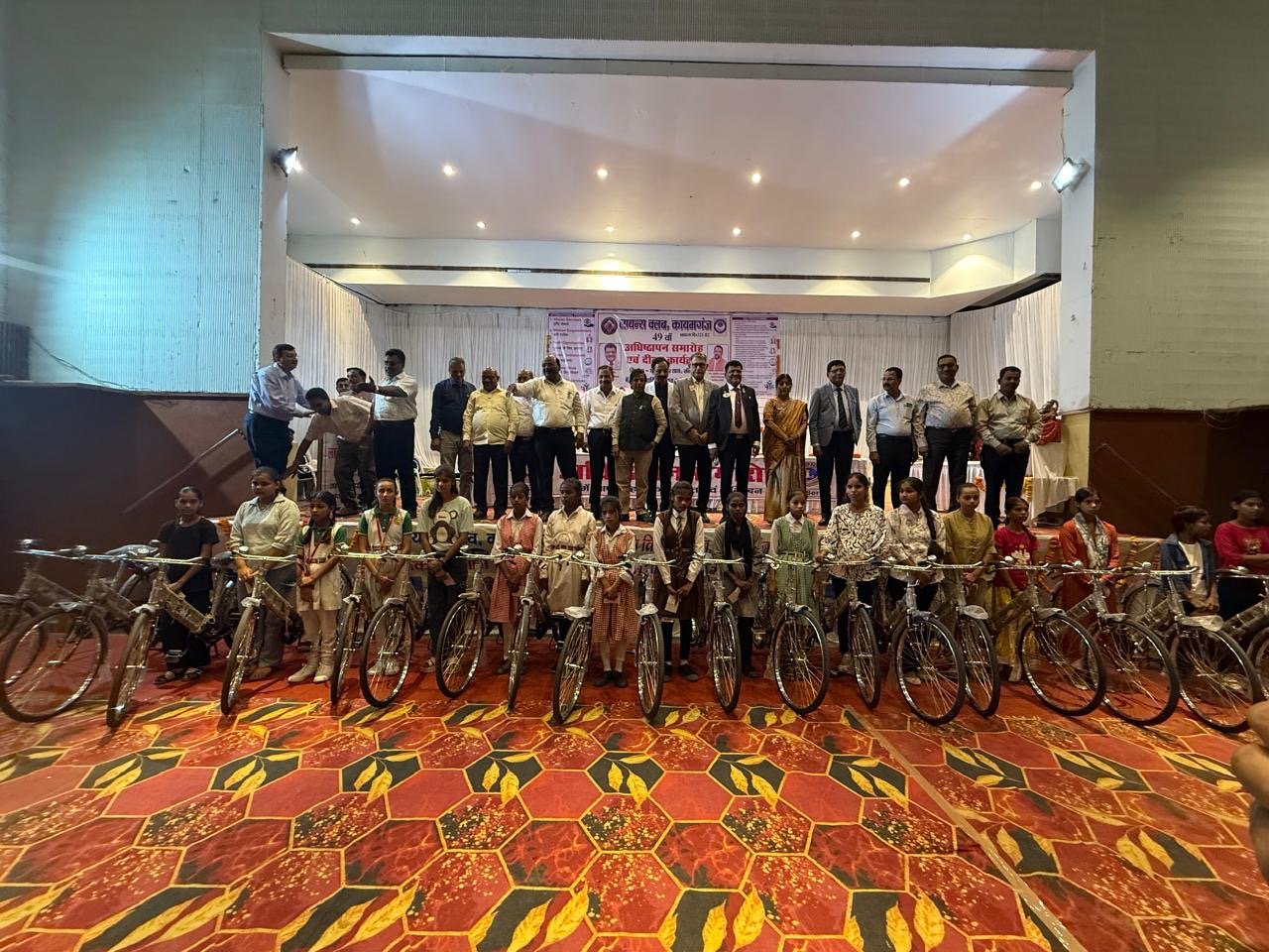 21 Cycle Distribution-Lions club kaimganj